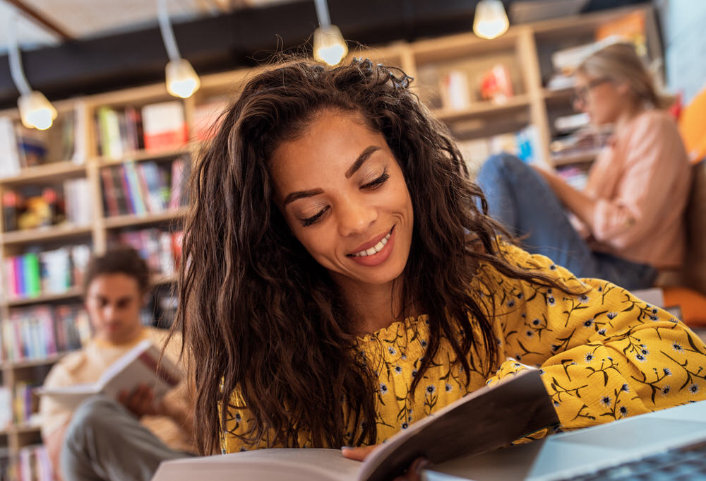 Bücher für große und kleine Leser & Leserinnen gibt es in verschiedenen Filialen